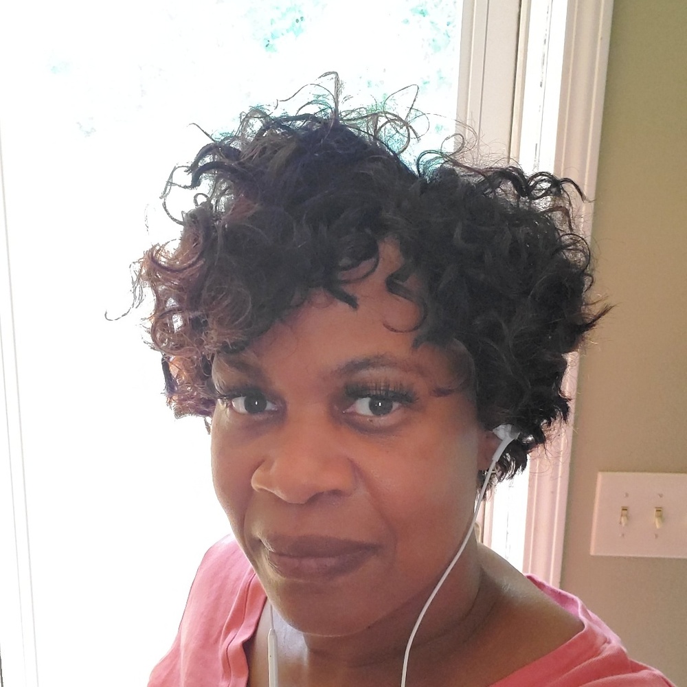 Meet your Posher, Dionne